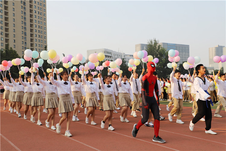 图片12：九年级十一班方队.JPG