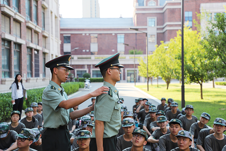 图片1 教官演示动作.JPG